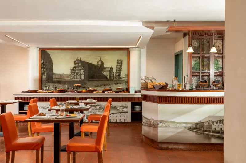 Sala colazioni con tavoli e buffet dolce, ambiente accogliente per iniziare la giornata in hotel a Pisa centro - Hotel La Pace, BZAR hotels a Pisa