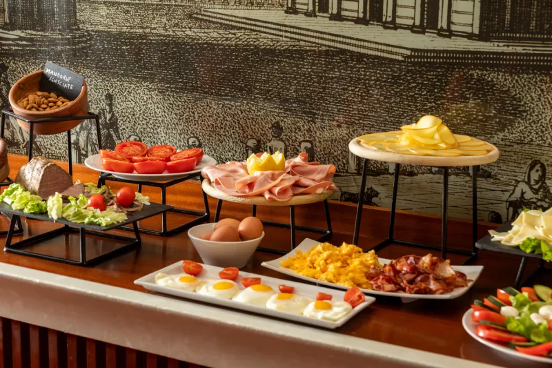 Buffet colazione con uova, salumi e formaggi, offerta completa per ospiti in soggiorno a Pisa - Hotel La Pace, BZAR hotels a Pisa