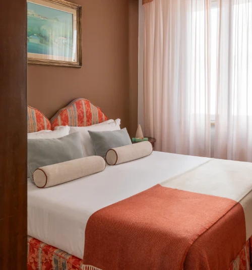 Budget double room with essential furnishings, convenient option for stays in Pisa near city center - Hotel La Pace, BZAR hotels in Pisa