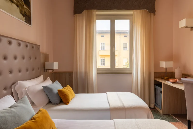 Twin room with single beds and modern furnishings, ideal solution for friends or colleagues staying in Pisa - Hotel La Pace, BZAR hotels in Pisa
